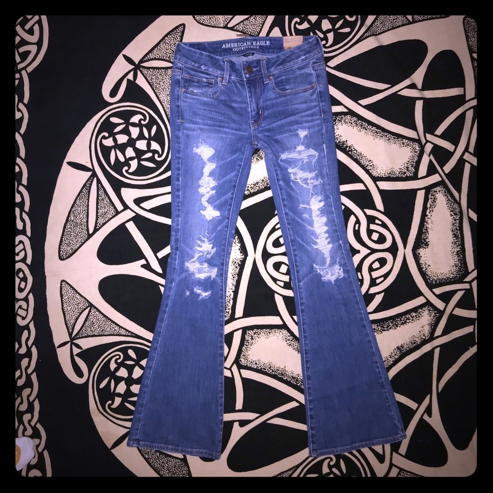 NWT AMERICAN EAGLE DESTROYED JEANS SZ 2-Reg RARE!!